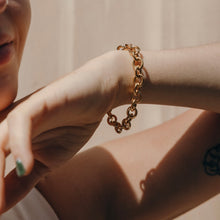 Load image into Gallery viewer, Gold Bold Chain bracelet