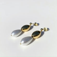 Učitaj sliku u preglednik galerije, Gold Bead Pearl Drop earrings