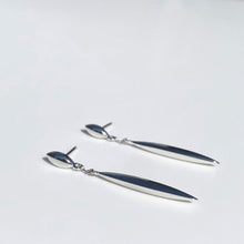 Load image into Gallery viewer, Silver Pendant Drop earrings