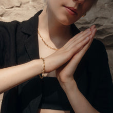 Load image into Gallery viewer, Gold Chunky necklace