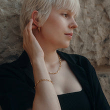 Load image into Gallery viewer, Gold Chunky bracelet