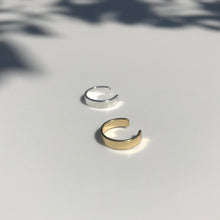 Load image into Gallery viewer, Gold plain ear cuff