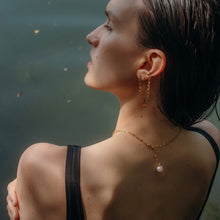 Load image into Gallery viewer, Gold Anker Pearl necklace
