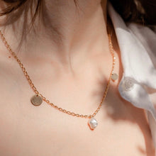 Load image into Gallery viewer, Gold Pearl and Dukat necklace