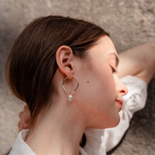 Load image into Gallery viewer, Gold Pearl Creole earrings